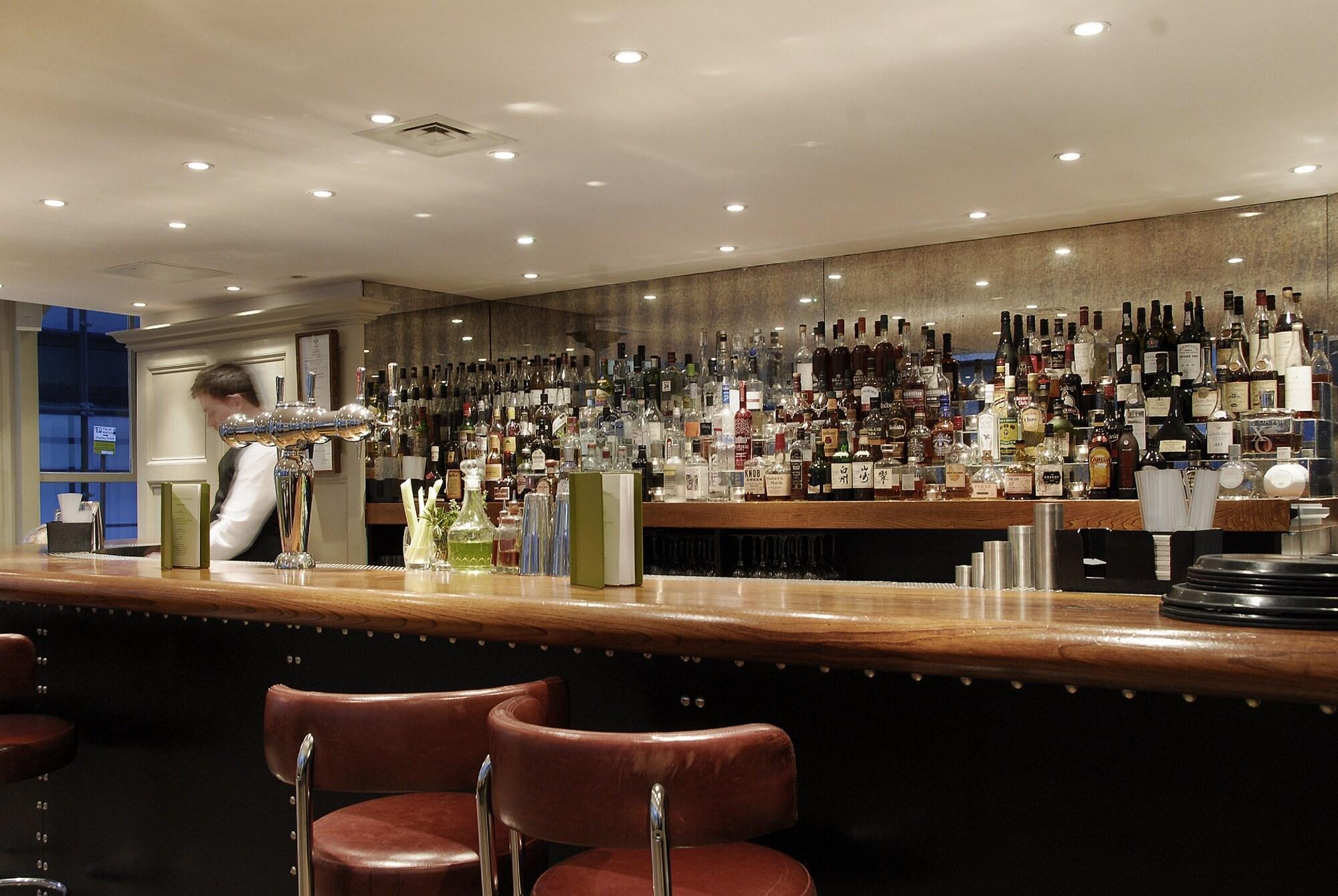 Montcalm Brewery, London City Экстерьер фото The bar at the Connaught
