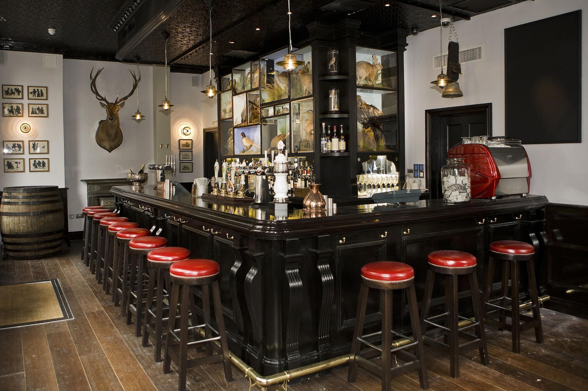 Montcalm Brewery, London City Экстерьер фото The bar at the Old Tom & English