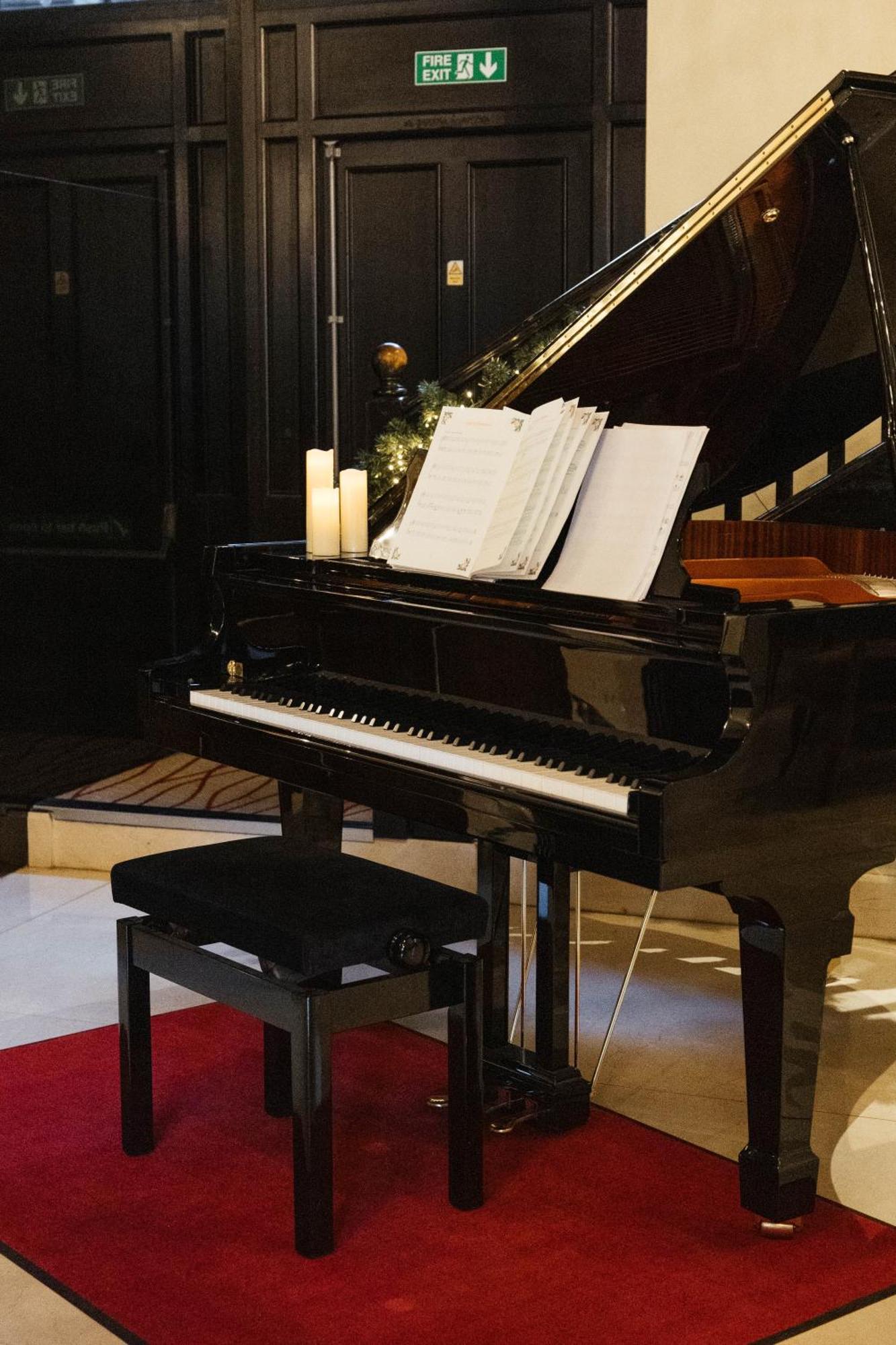 Montcalm Brewery, London City Экстерьер фото A piano with a music stand